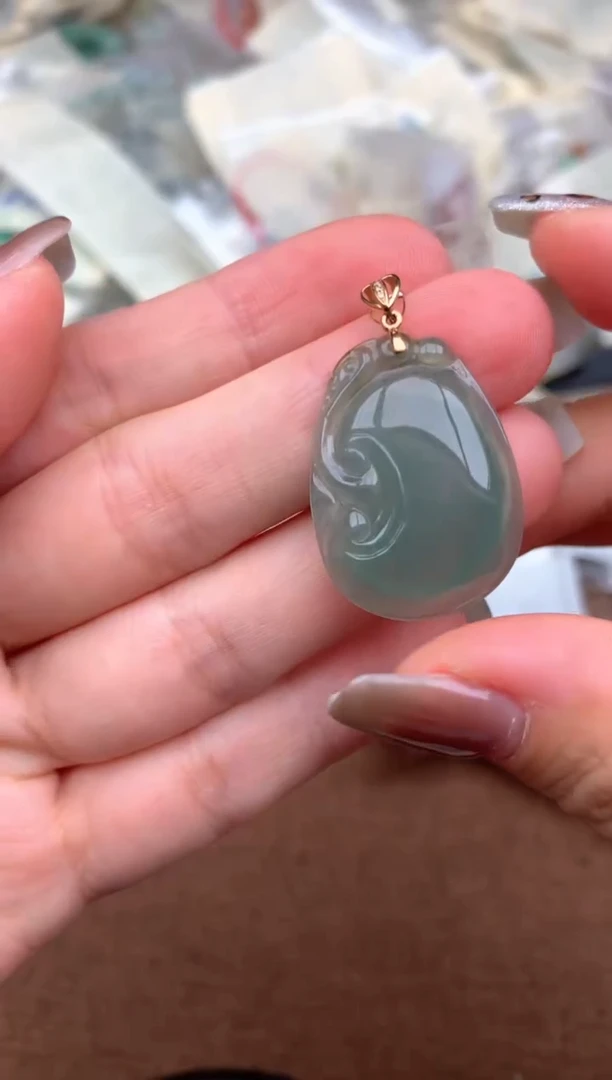 18K金镶嵌挂件翡翠—