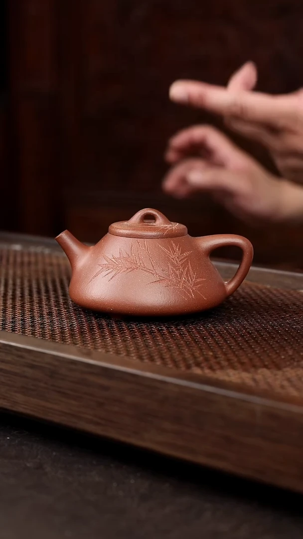 茶壶紫砂红降坡刻竹子冶