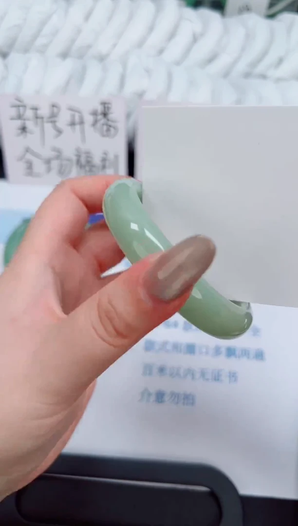 未镶嵌手镯石英质玉173-56.4