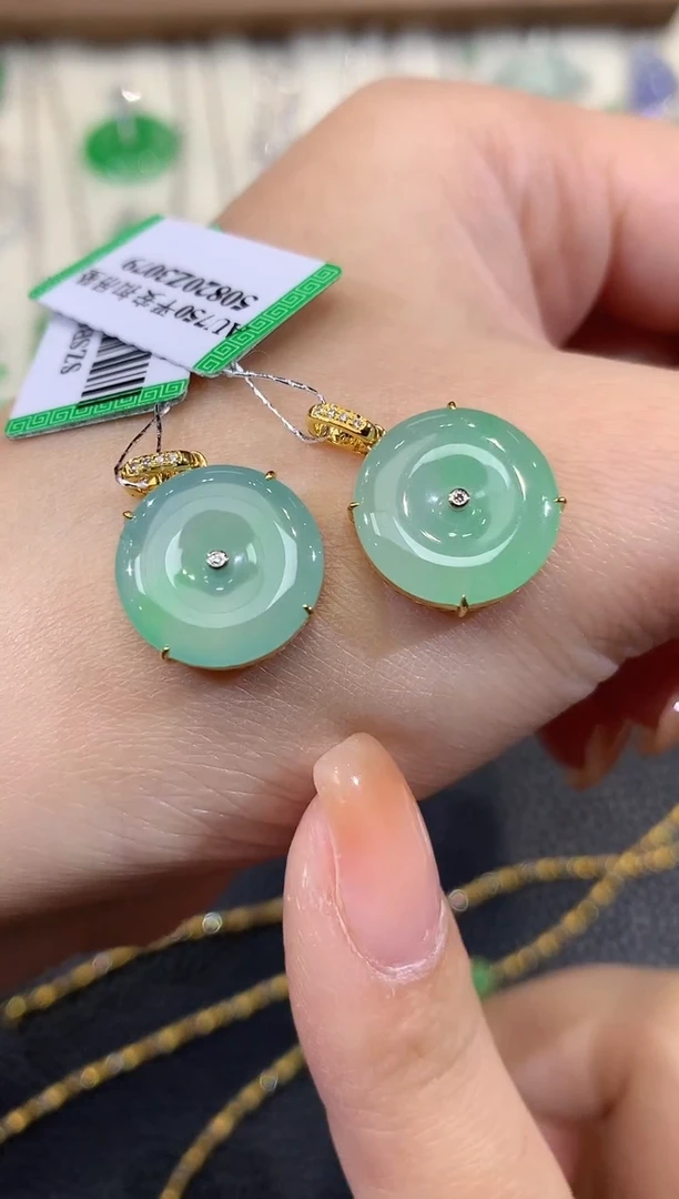 吊坠(不含链)18K金镶嵌翡翠a9多样性发货一件