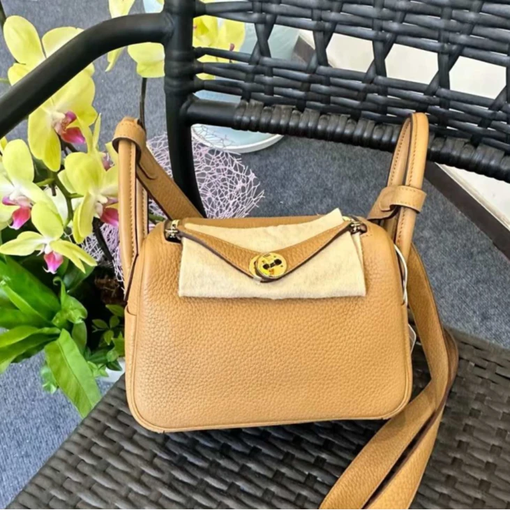 全新未使用 Hermes/爱马仕 拆小花6枫Lindy Mini饼干色B刻 金扣包