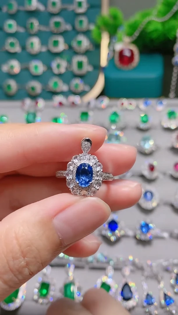 18K金戒指蓝宝石18K金镶嵌.