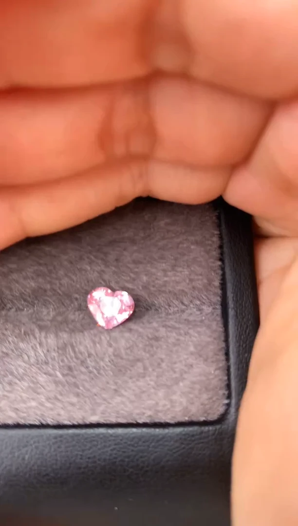 未镶嵌裸石定制尖晶石心型 粉色调 1.40ct