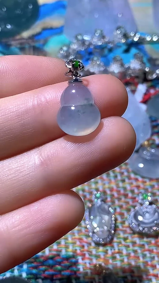 吊坠(赠链)18K金镶嵌翡翠翡翠17