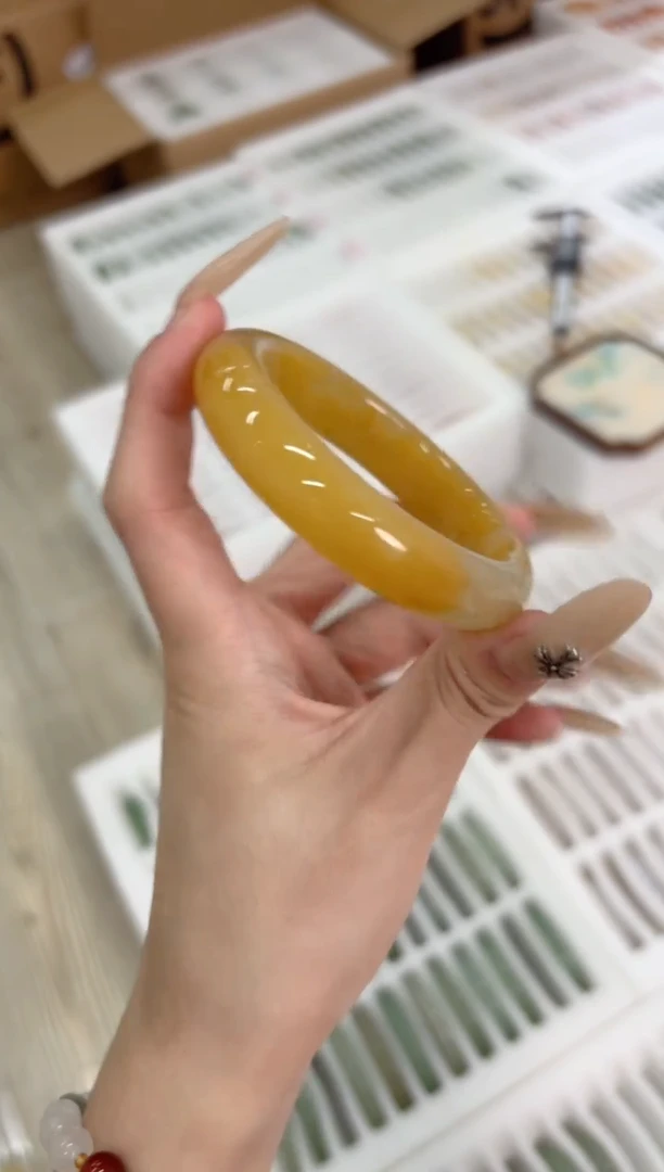 未镶嵌手镯石英质玉147-55HU