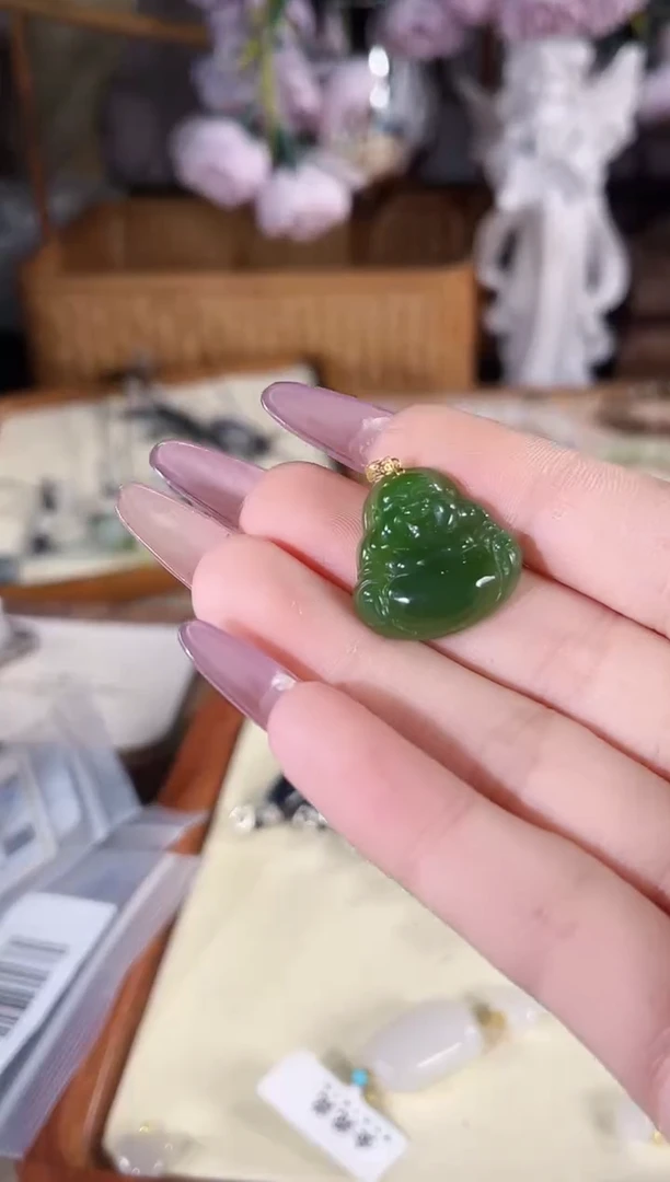 吊坠(不含链)18K金镶嵌和田玉多样性发其一孤品默认微瑕