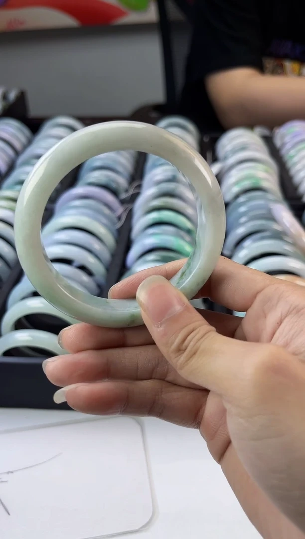 翡翠未镶嵌手镯翡翠1