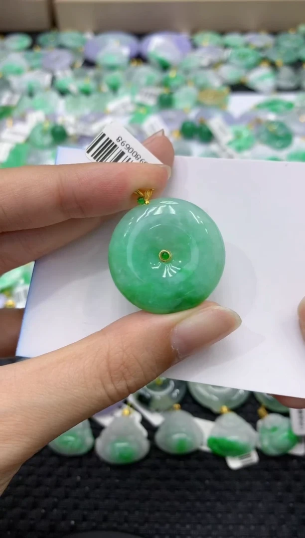 颈饰18K金镶嵌翡翠天然缅甸翡翠A货