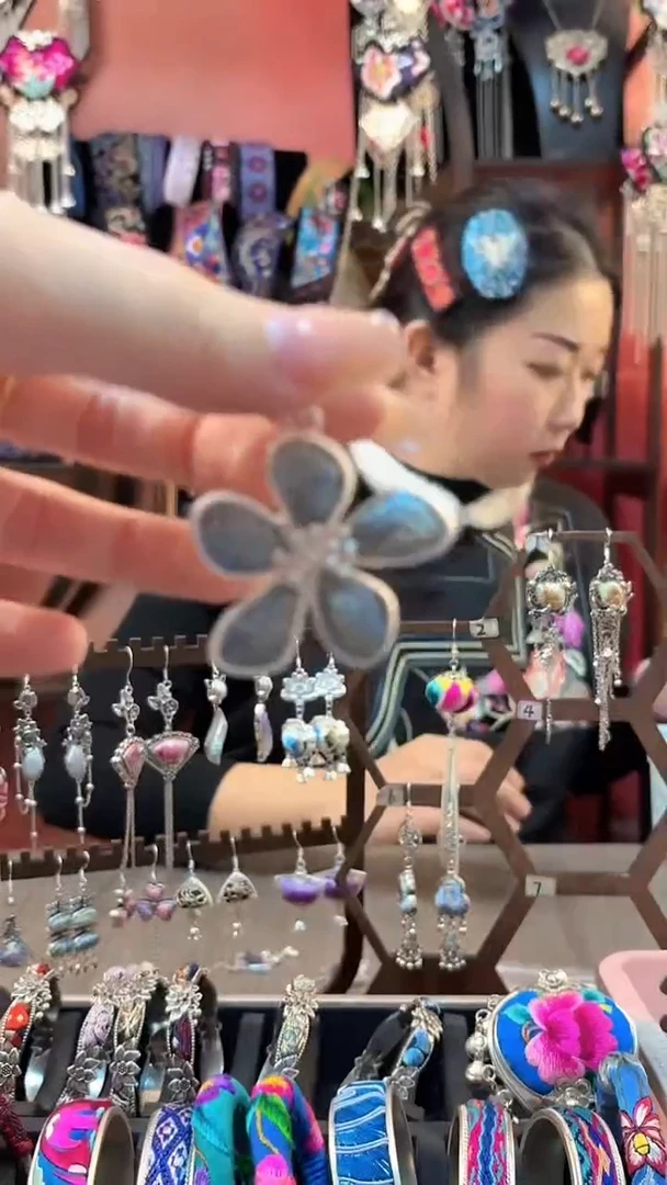 织绣 云织谣民族风精美饰品  398