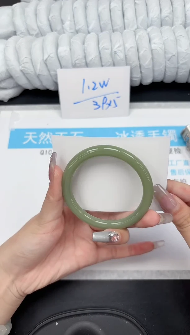 【闪购商品】石英质玉手镯未镶嵌96-58