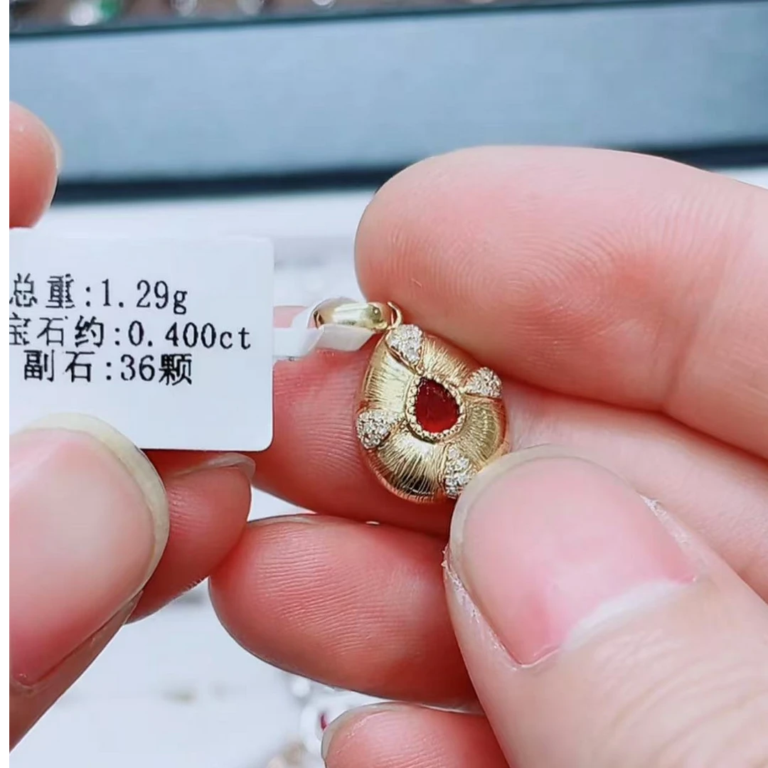 18k天然红宝石吊坠