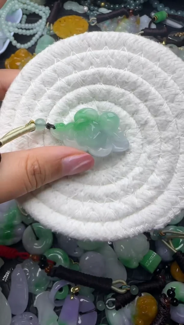 颈饰未镶嵌翡翠缅甸翡翠吊坠