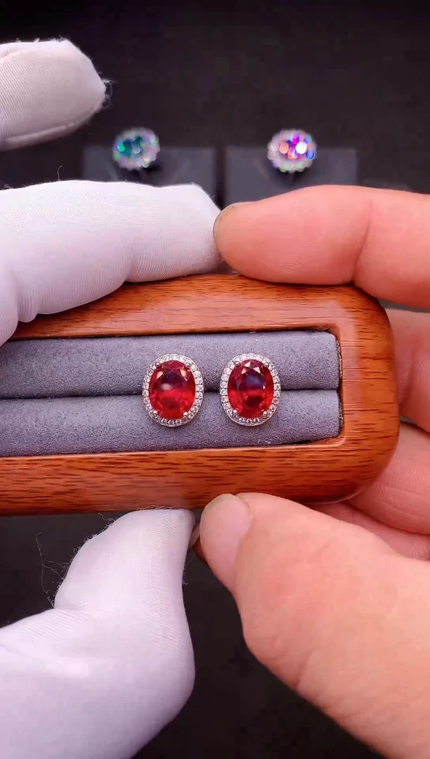 银S925镶嵌耳饰红宝石······