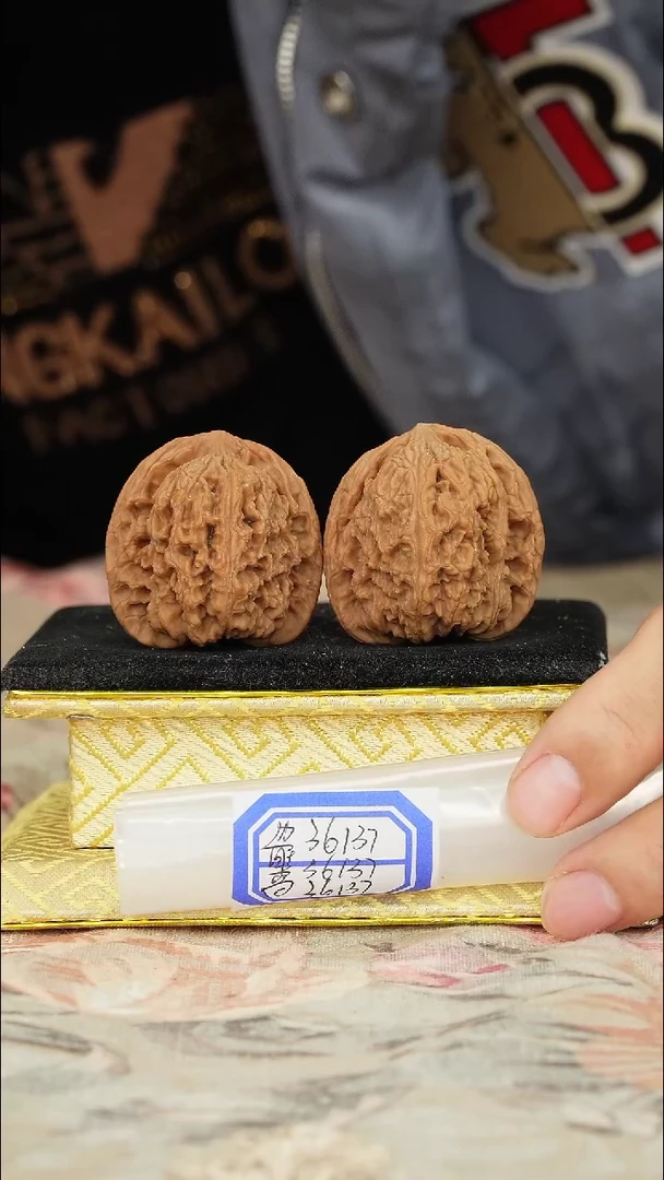 【闪购商品】文玩核桃把件赵喜满南将石