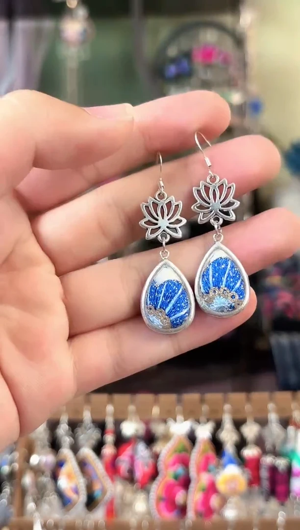 彩云南阁非遗老绣苗银饰品117