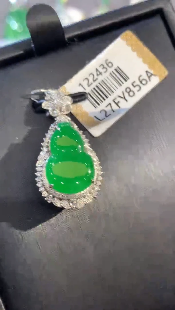 吊坠(不含链)18K金镶嵌翡翠L122436多样性发其一