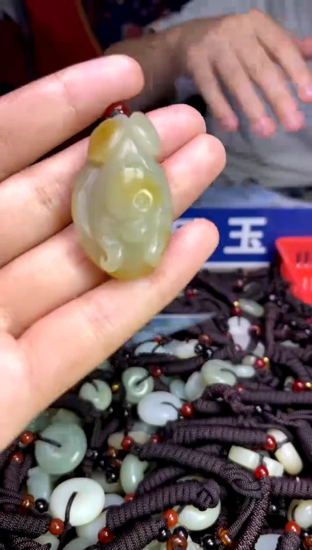 未镶嵌和田玉挂件1