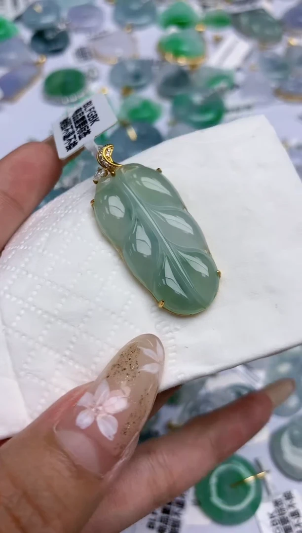 翡翠18K金镶嵌颈饰天然A货翡翠