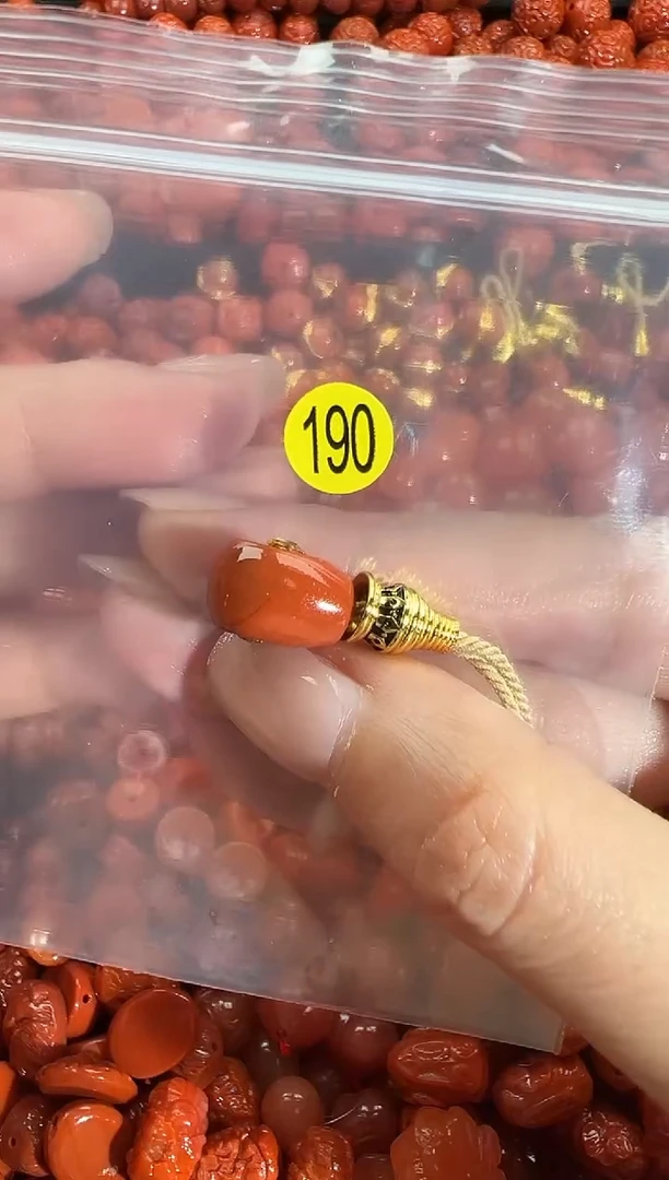 颈饰未镶嵌南红玛瑙1