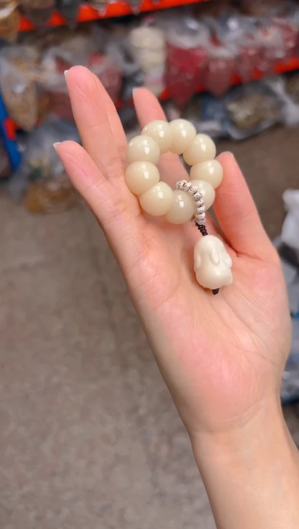 吊坠菩提根/象牙果荔枝栋手捻带白色兔