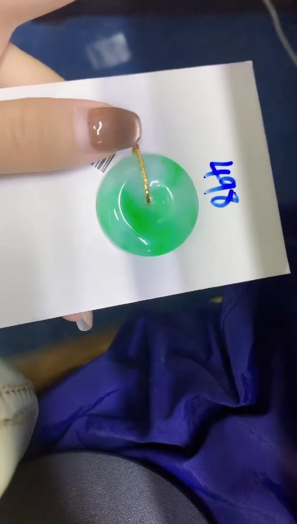 颈饰18K金镶嵌翡翠缅甸天然翡翠A货