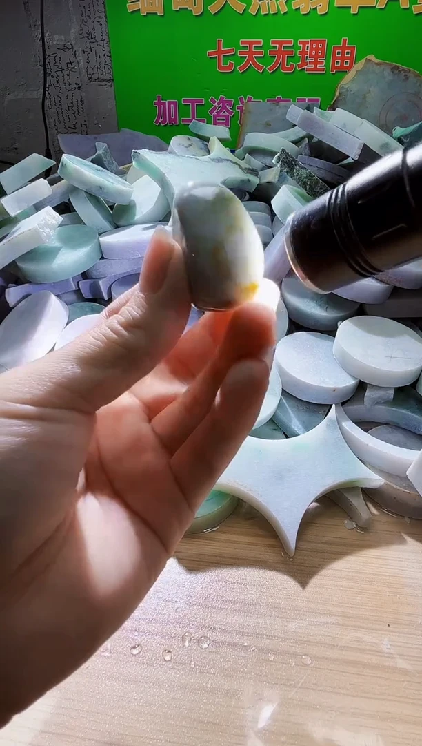 翡翠未镶嵌颈饰天然翡翠A货211