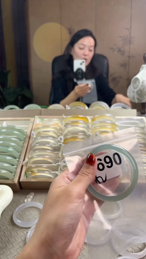 手镯玛瑙/玉髓未镶嵌690