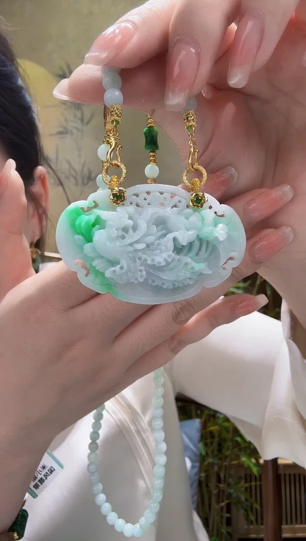 翡翠未镶嵌颈饰吊坠