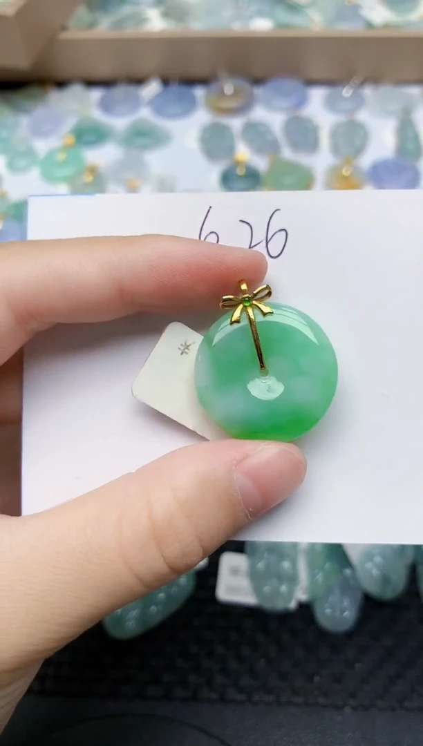 翡翠18K金镶嵌颈饰天然翡翠A货