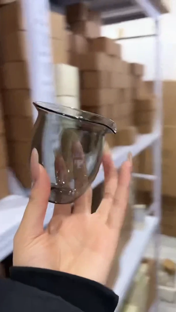 灰黑色无耳公道杯