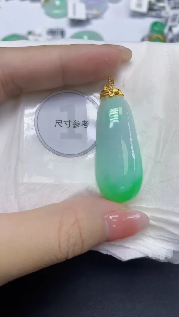 颈饰18K金镶嵌翡翠天然缅甸翡翠A货多样性发一件