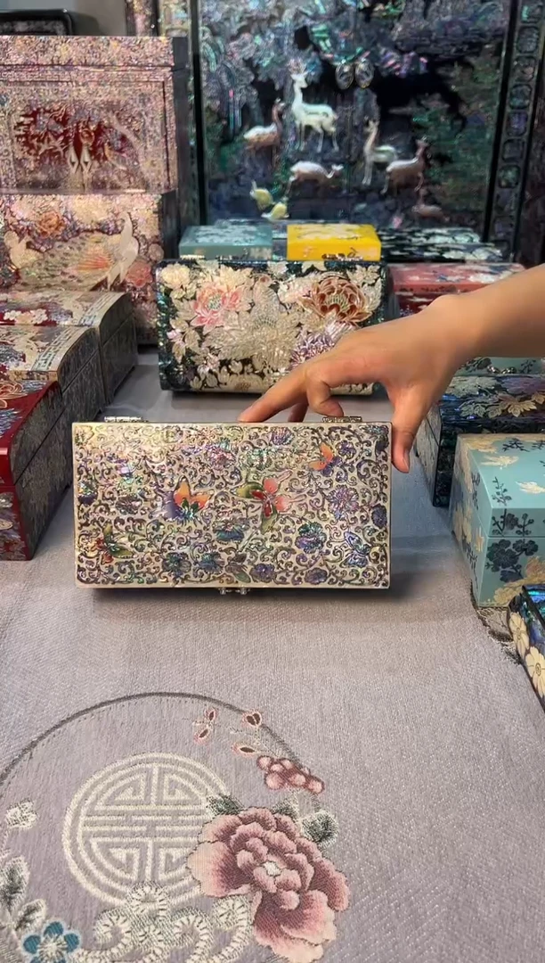 单层蝴蝶·弘贝雅螺钿漆器文化馆