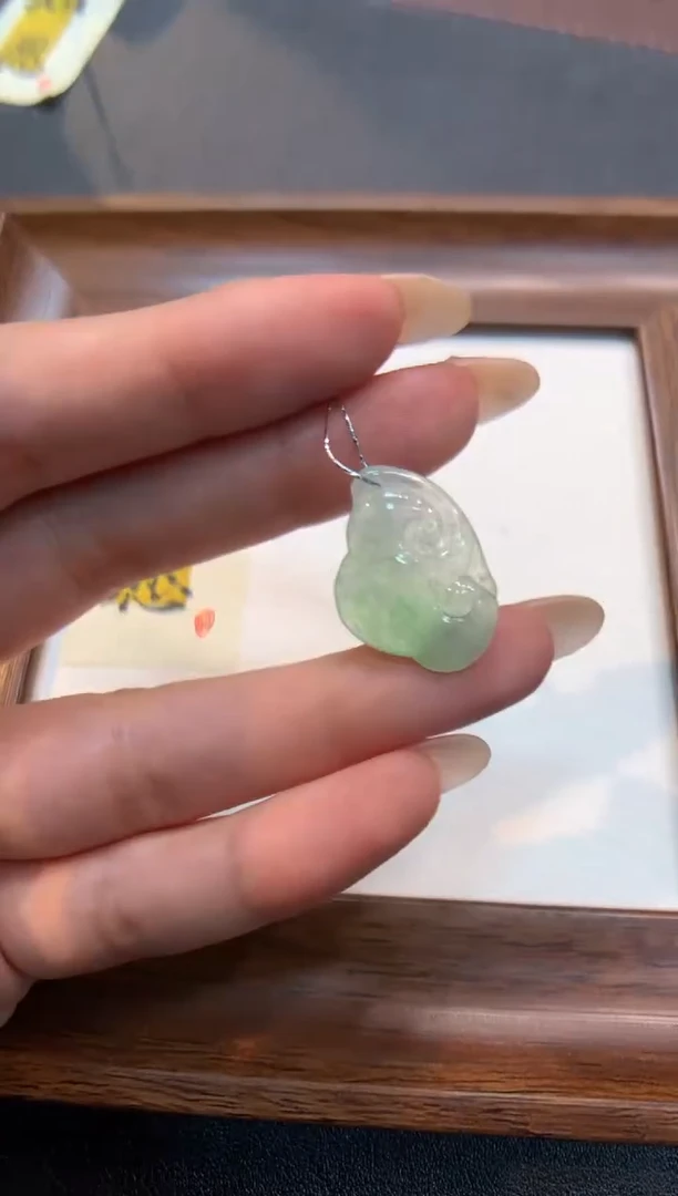 颈饰未镶嵌翡翠如意