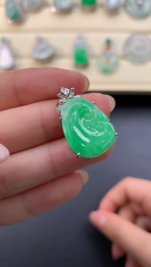 【闪购商品】翡翠颈饰18K金镶嵌D516