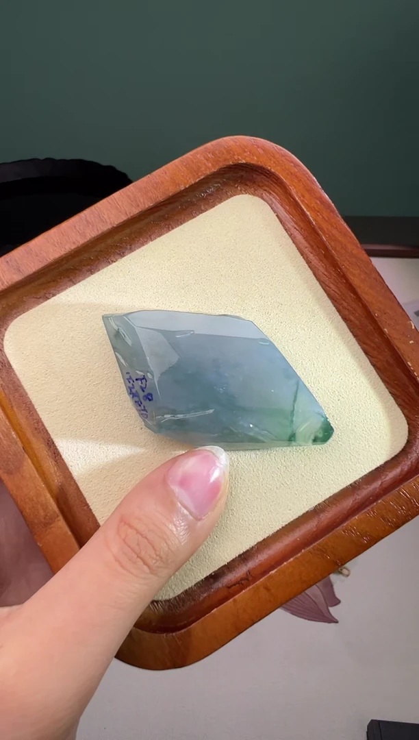定制翡翠未镶嵌冰蓝料