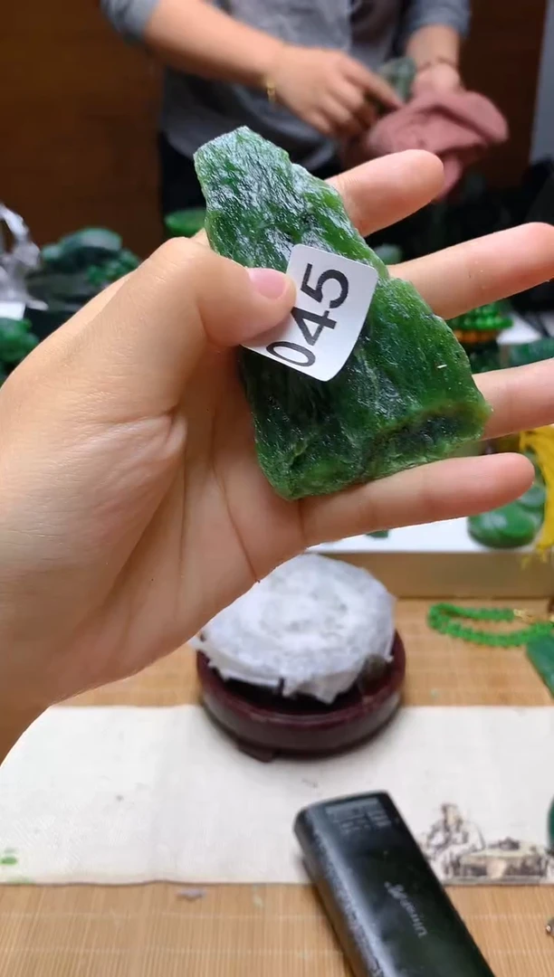 未镶嵌和田玉（碧玉）珠宝半成品1