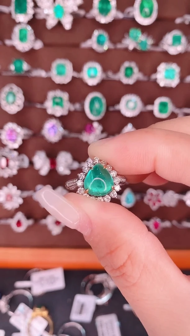 【闪购商品】祖母绿18K金戒指18K金镶嵌4.5克拉