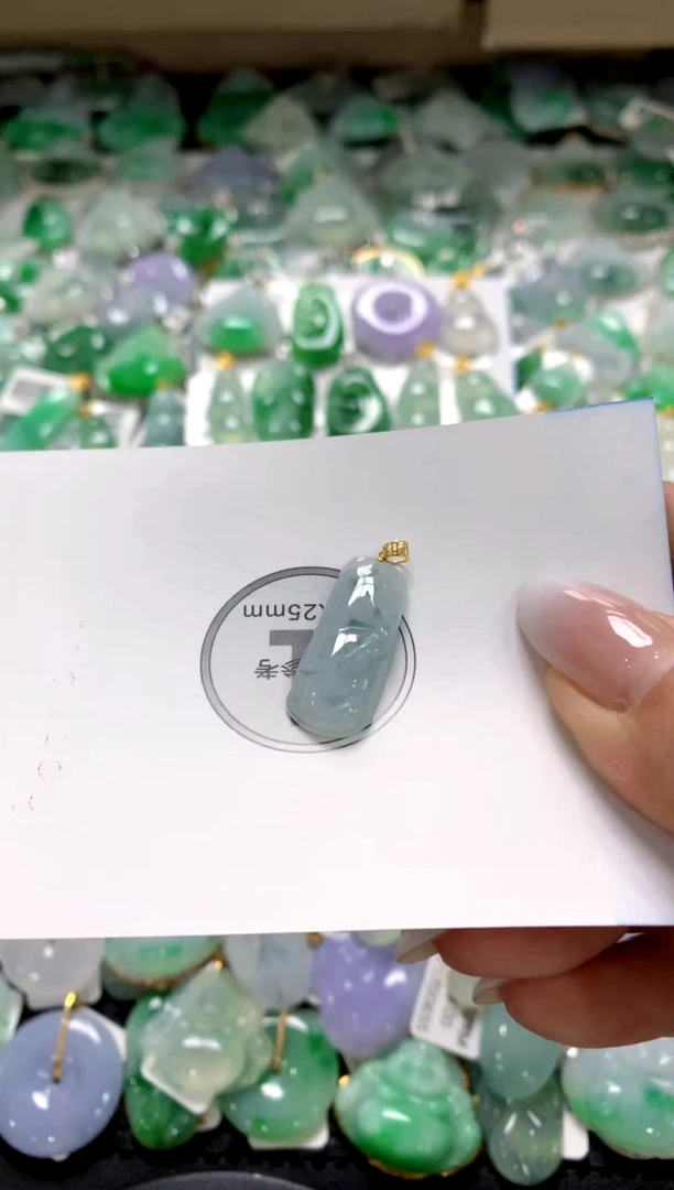 颈饰18K金镶嵌翡翠1