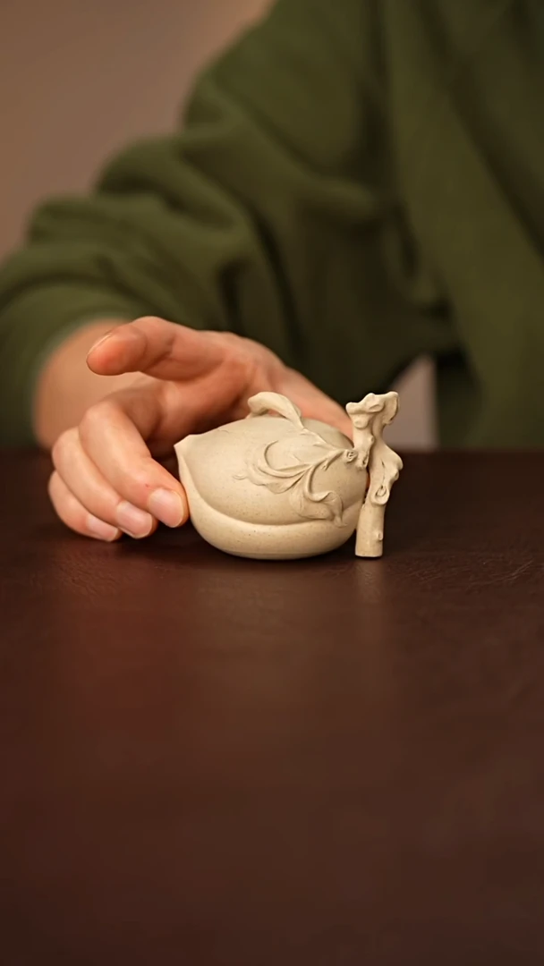 茶壶紫砂寿桃白段85cc