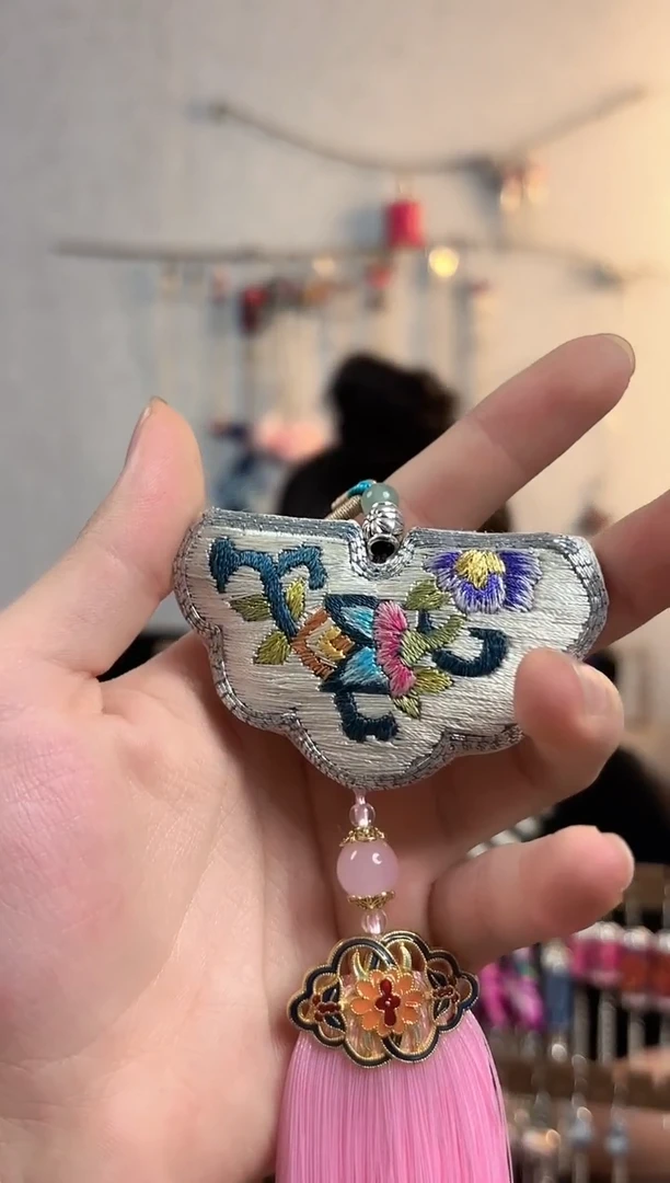织绣彩云南阁非遗老绣饰品134