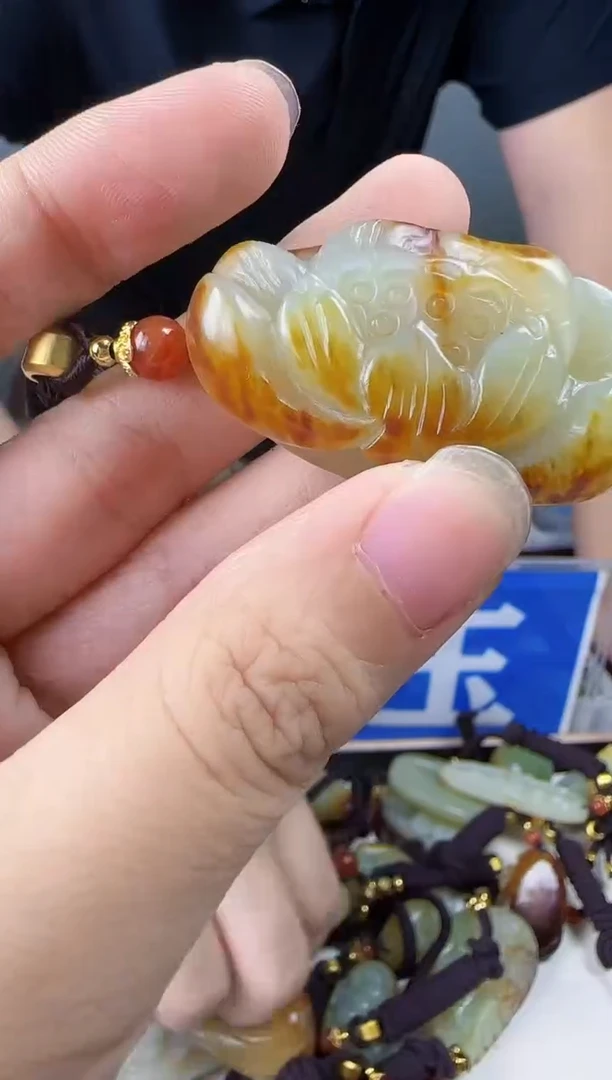 和田玉未镶嵌颈饰1