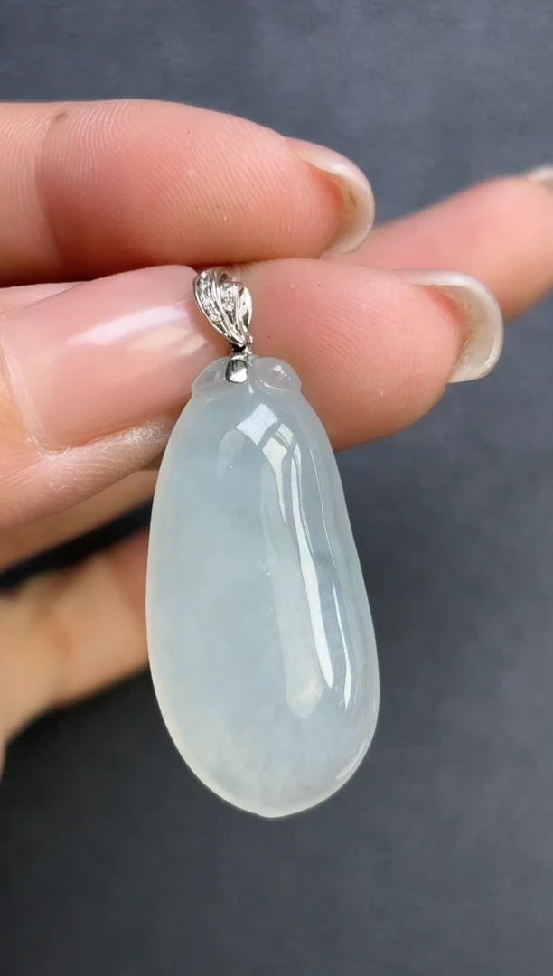 颈饰18K金镶嵌翡翠福瓜