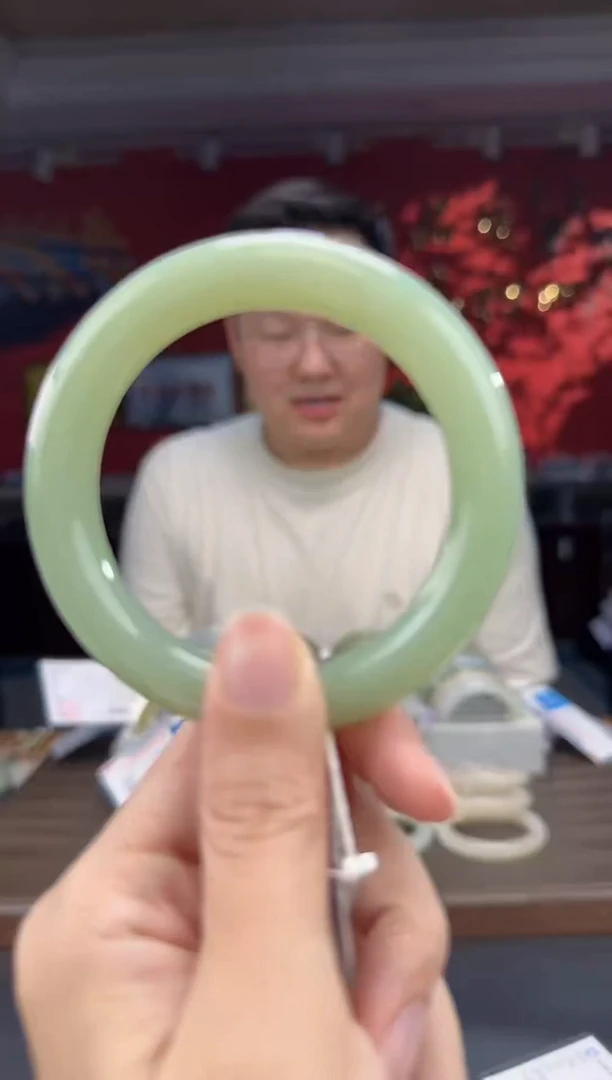 颈饰未镶嵌和田玉且末瓷蓝手镯55+