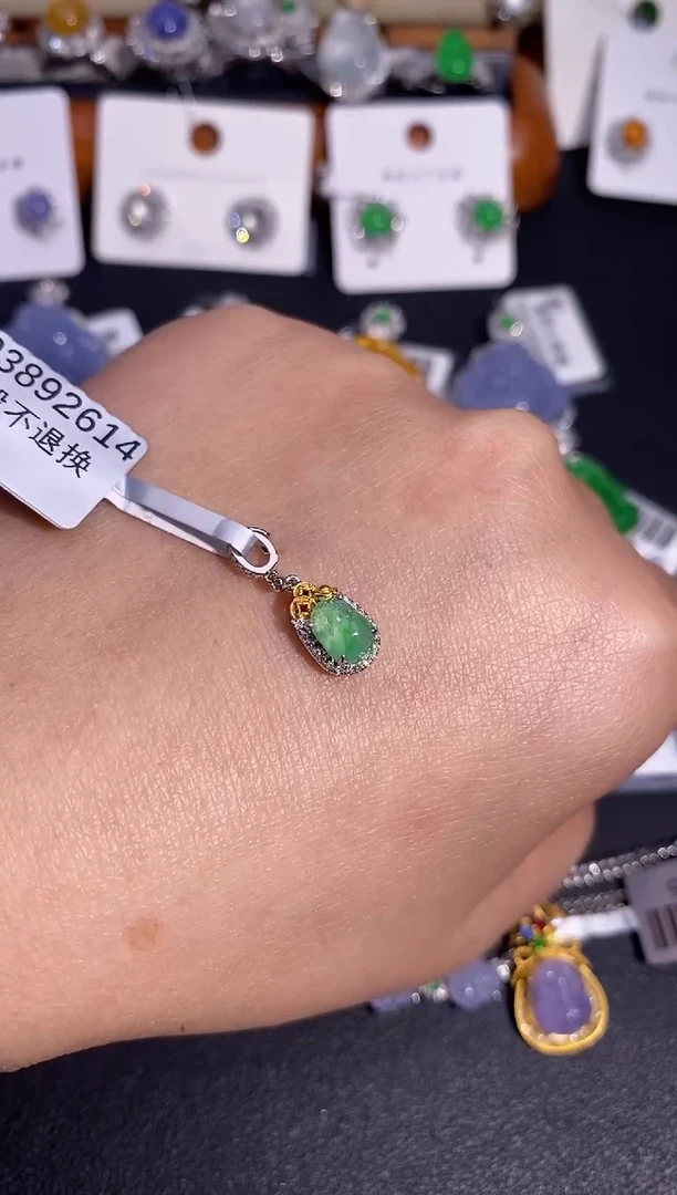 【闪购商品】翡翠颈饰18K金镶嵌吊坠