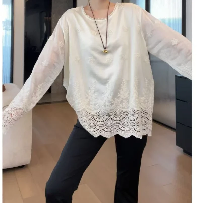 设计感珍珠领口桃花刺绣光泽感镂空上衣2025春款休闲圆领长袖T恤