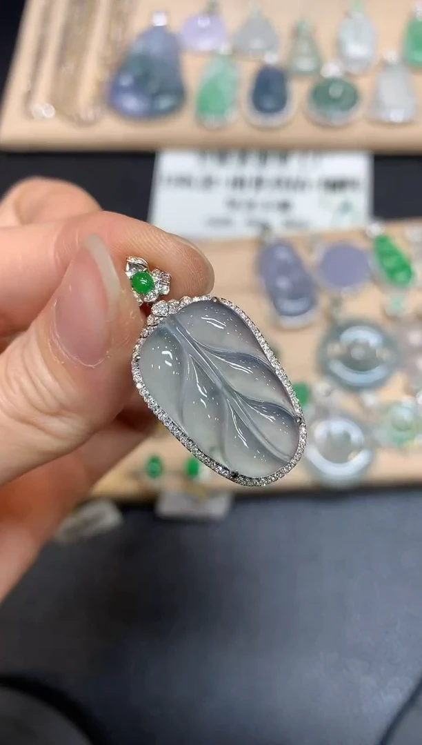 【闪购商品】翡翠颈饰18K金镶嵌树叶【无服务费