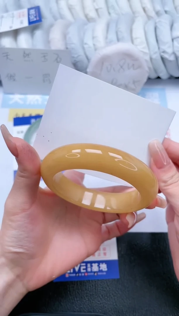 【闪购商品】石英质玉手镯未镶嵌T207-59