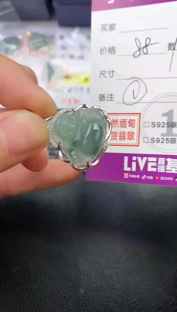 颈饰银S925镶嵌翡翠小*?挂件