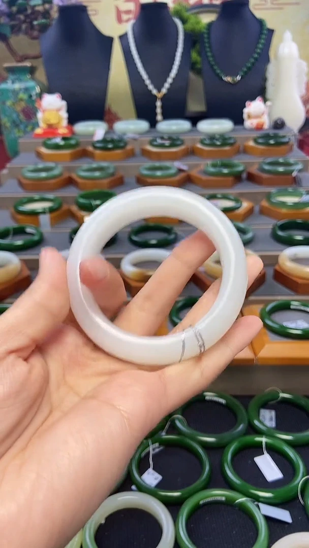 和田玉手镯未镶嵌新疆山流水羊脂玉手镯56