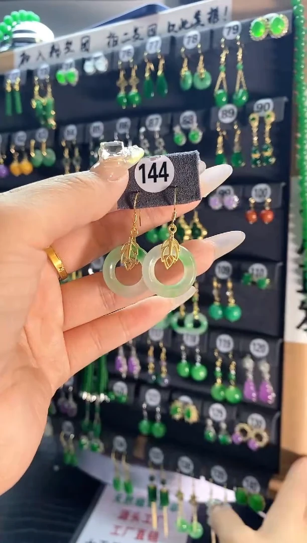 【闪购商品】翡翠颈饰银S925镶嵌144...